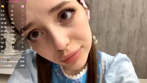 Snapshot of alizavigneau chatting on 03-23-26, 07:40 Alice online show from 03-23-26, 07:40
