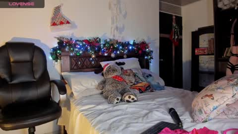 Andrea..... online show from 12-23-24, 12:14