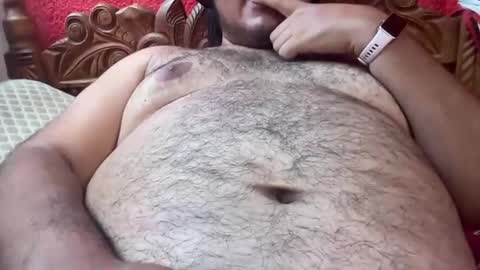 Giant Latino Bear online show from 05-18-26, 12:18