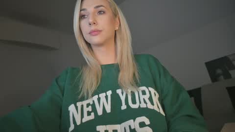 A day u didnt smile is a lost day online show from 01-21-25, 03:32