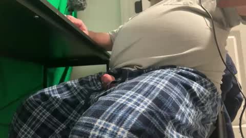 Allergictolove online show from 12-18-24, 12:54