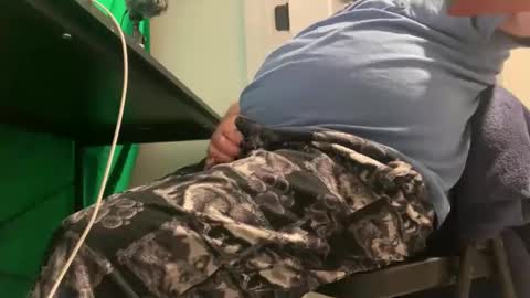 Allergictolove online show from 12-19-24, 12:34