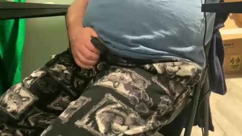 Allergictolove online show from 12-30-24, 03:25