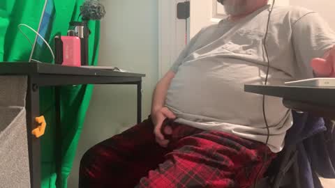 Allergictolove online show from 02-15-25, 04:25