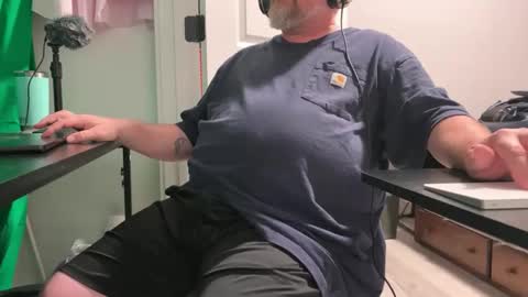 Allergictolove online show from 09-21-25, 09:16