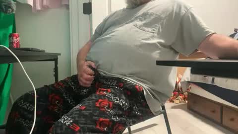 Allergictolove online show from 11-16-25, 10:37