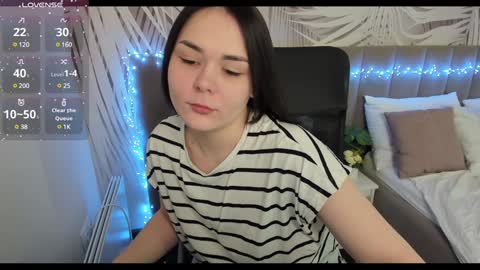 Snapshot of alli_zi chatting on 12-23-24, 05:28 Blair online show from 12-23-24, 05:28