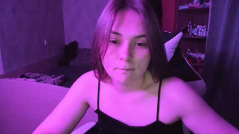 Snapshot of alli_zi chatting on 09-25-25, 01:04 Blair online show from 09-25-25, 01:04