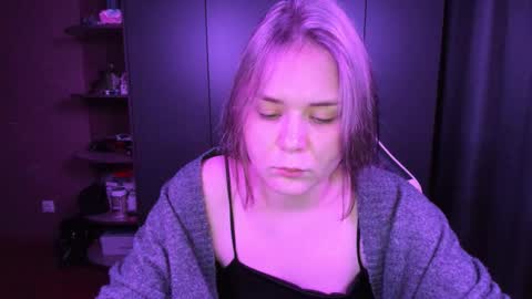 Snapshot of alli_zi chatting on 11-11-25, 06:52 Blair online show from 11-11-25, 06:52