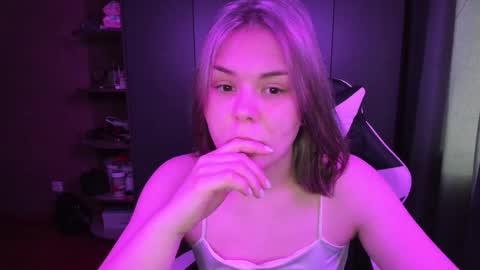 Snapshot of alli_zi chatting on 11-14-25, 02:32 Blair online show from 11-14-25, 02:32