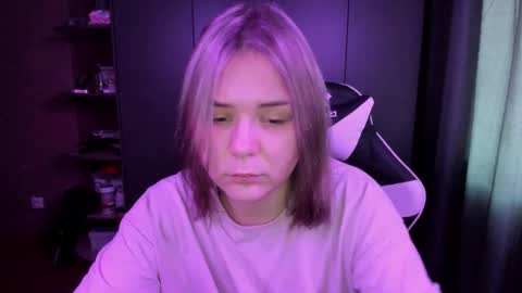 Snapshot of alli_zi chatting on 11-17-25, 04:51 Blair online show from 11-17-25, 04:51