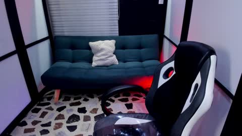 Snapshot of allicerosero chatting on 09-25-25, 04:05 Allice online show from 09-25-25, 04:05