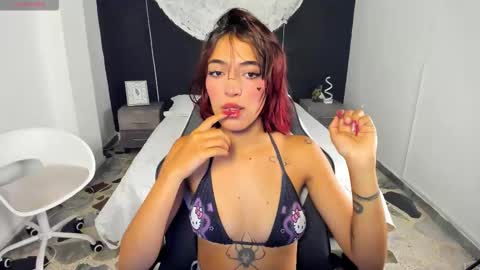 Snapshot of allicerosero chatting on 10-22-25, 04:24 Allice online show from 10-22-25, 04:24