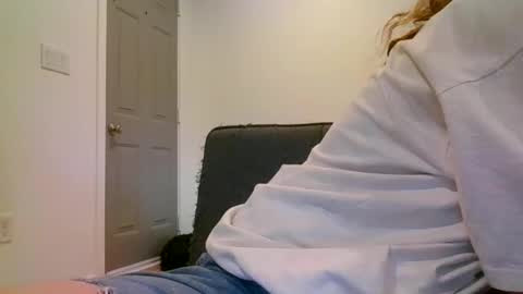 alliebearx online show from 12-26-24, 08:00