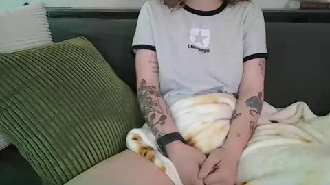 alliebearx online show from 05-04-26, 02:18