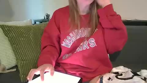 alliebearx online show from 05-10-26, 01:49