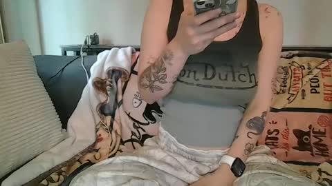 alliebearx online show from 06-17-26, 09:49