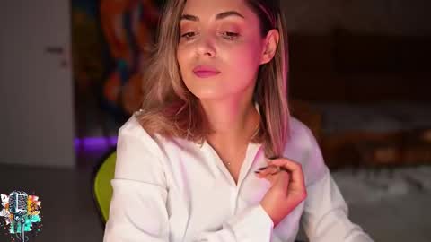 Snapshot of alliesynns chatting on 10-06-25, 09:51 Allie online show from 10-06-25, 09:51