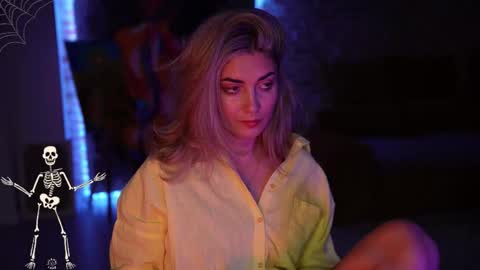 Snapshot of alliesynns chatting on 10-26-25, 05:46 Allie online show from 10-26-25, 05:46