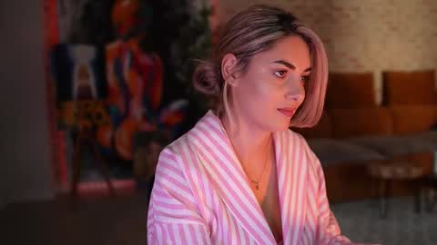 Snapshot of alliesynns chatting on 10-30-25, 06:15 Allie online show from 10-30-25, 06:15