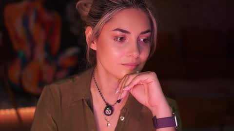 Snapshot of alliesynns chatting on 11-13-25, 06:34 Allie online show from 11-13-25, 06:34