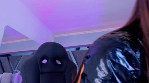 Snapshot of allijadid chatting on 01-08-25, 10:37 online show from 01-08-25, 10:37