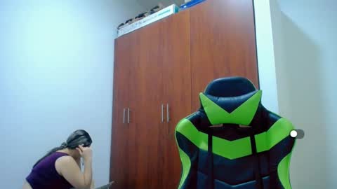 Snapshot of allison_baby_2416 chatting on 12-12-24, 04:59 Alisson online show from 12-12-24, 04:59