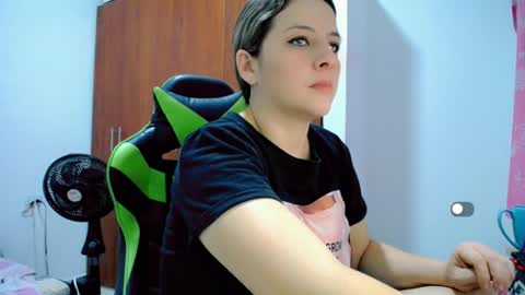 Snapshot of allison_baby_2416 chatting on 01-05-25, 04:25 Alisson online show from 01-05-25, 04:25