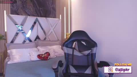 allison_parker1_ online show from 11-15-25, 12:02