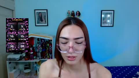 Snapshot of allisonblossom chatting on 05-08-26, 07:41 online show from 05-08-26, 07:41
