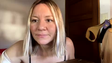 allisonlove2 online show from 04-29-26, 05:30