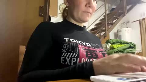 allisonlove2 online show from 05-17-26, 08:38