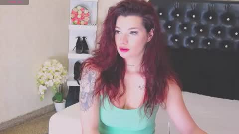 Snapshot of allisonn223 chatting on 06-12-26, 01:21 Deea online show from 06-12-26, 01:21