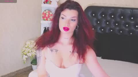 Snapshot of allisonn223 chatting on 06-25-26, 12:20 Deea online show from 06-25-26, 12:20