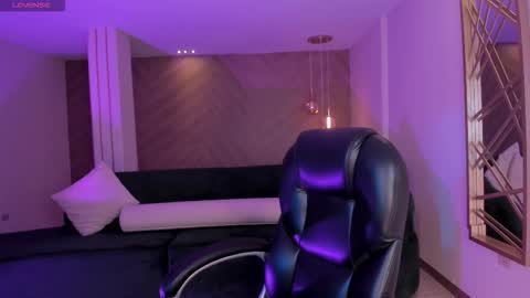 Allison Rogers online show from 11-25-25, 02:33