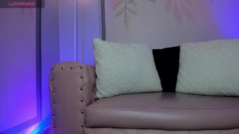 Snapshot of allisonsweet4u_ chatting on 04-16-26, 03:07 Allison online show from 04-16-26, 03:07
