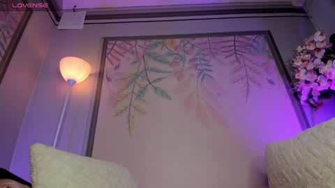 Snapshot of allisonsweet4u_ chatting on 04-18-26, 05:22 Allison online show from 04-18-26, 05:22