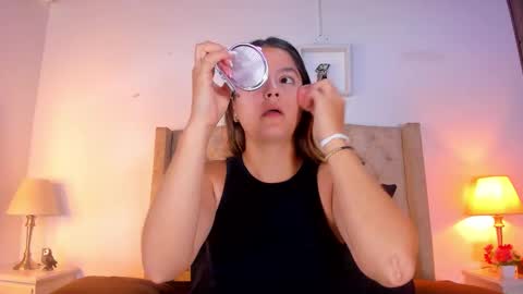 Snapshot of allisson_m chatting on 02-18-26, 12:01 allisson online show from 02-18-26, 12:01