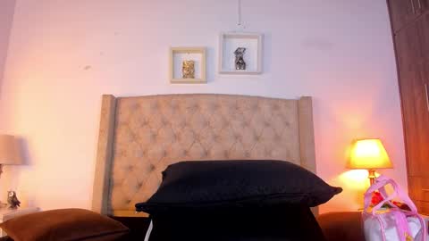 Snapshot of allisson_m chatting on 02-19-26, 12:01 allisson online show from 02-19-26, 12:01