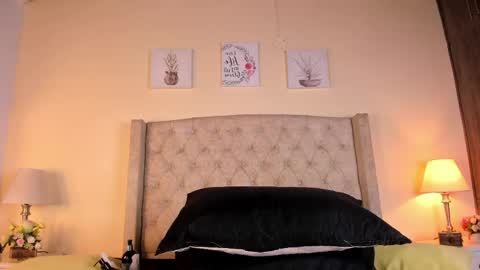 Snapshot of allisson_m chatting on 04-23-26, 12:04 allisson online show from 04-23-26, 12:04