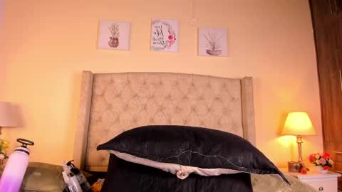 Snapshot of allisson_m chatting on 04-25-26, 12:08 allisson online show from 04-25-26, 12:08