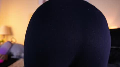 Snapshot of allisson_m chatting on 05-11-26, 12:11 allisson online show from 05-11-26, 12:11