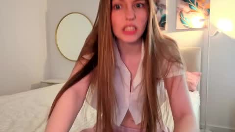 Snapshot of alllura chatting on 05-11-26, 12:38 Axi online show from 05-11-26, 12:38