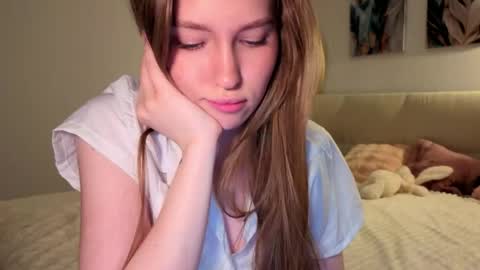 Snapshot of alllura chatting on 05-12-26, 12:19 Axi online show from 05-12-26, 12:19