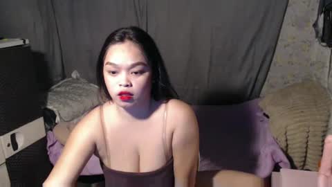 Snapshot of alluring_bobbies chatting on 01-08-25, 08:18 dhiharu online show from 01-08-25, 08:18
