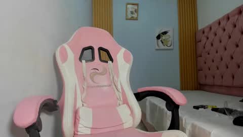 alluringangel01 online show from 10-21-25, 02:45