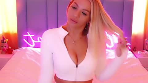 AlwaysHot online show from 02-18-25, 03:42