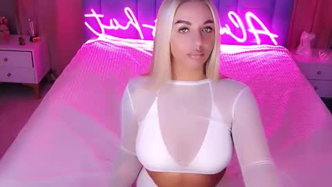 AlwaysHot online show from 11-19-25, 02:22