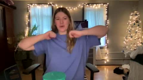 Snapshot of allyanalangel chatting on 12-28-24, 01:59 allyanalangel online show from 12-28-24, 01:59