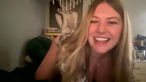 Snapshot of allyanalangel chatting on 01-08-25, 04:55 allyanalangel online show from 01-08-25, 04:55